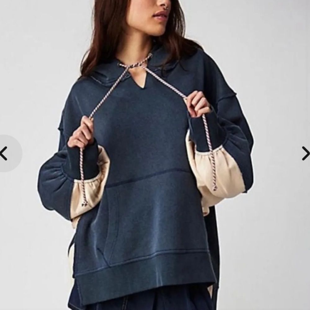 Free People Jimmy Sweatshirt
XS